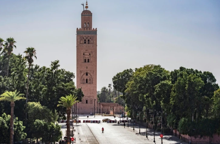 Joyau du patrimoine marocain, Marrakech affronte une crise sans précédent, privée de ses millions de visiteurs à cause d'une pandémie toujours vivace. 
La célèbre place Jamaa El Fna, symbole de la "ville ocre", déserte le 8 septembre 2020