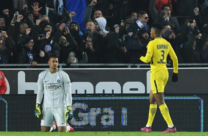 Le PSG du gardien Alphonse Areola et Presnel Kimpembe reste sur une défaite en championnat à Strasbourg, le 2 décembre 2017