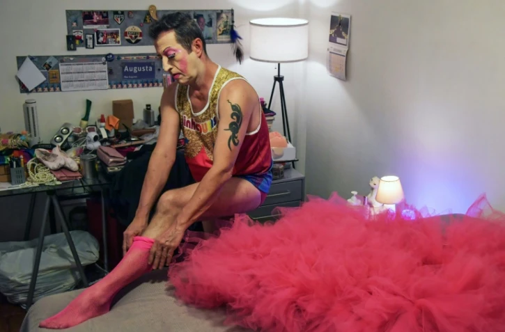 Au Brésil, derrière les lunettes du manager, les faux-cils de la drag-queen Fernando Magrin