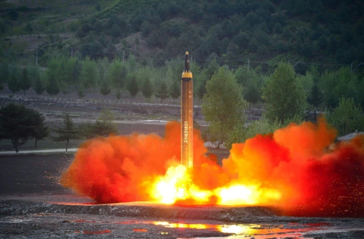 Un tir de missile sur une photo fournie le 15 mai 2017 par l'agence officielle nord-coréenne (KCNA)