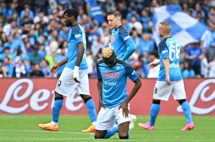 La déception du buteur de Naples Victor Osimhen après le match nul concédé contre la Salernitana, le 30 avril 2023 au stade Diego Maradona