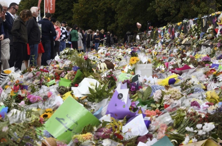 Des personnes rendent hommage aux victimes du tueur des mosquées à  Christchurch (Nouvelle-Zélande) le 21 mars 2019