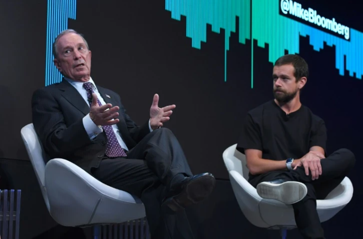 Le patron de Twitter Jack Dorsey (d) et le fondateur de l'agence Bloomberg, Michael Bloomberg, le 1er mai 2017 Ă New York