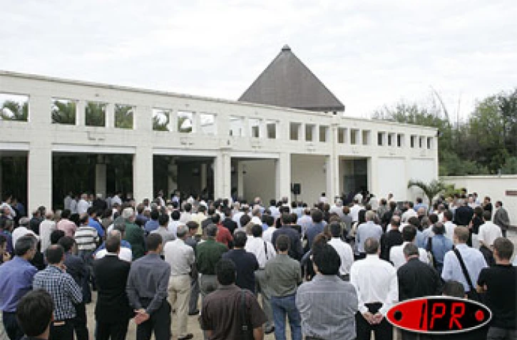 Mercredi 14 septembre 2005 - 

Lors de la bénédiction mortuaire de Daniel Pavageau, ancien directeur de la SEMADER, au centre funéraire de commune Prima (Saint-Denis)