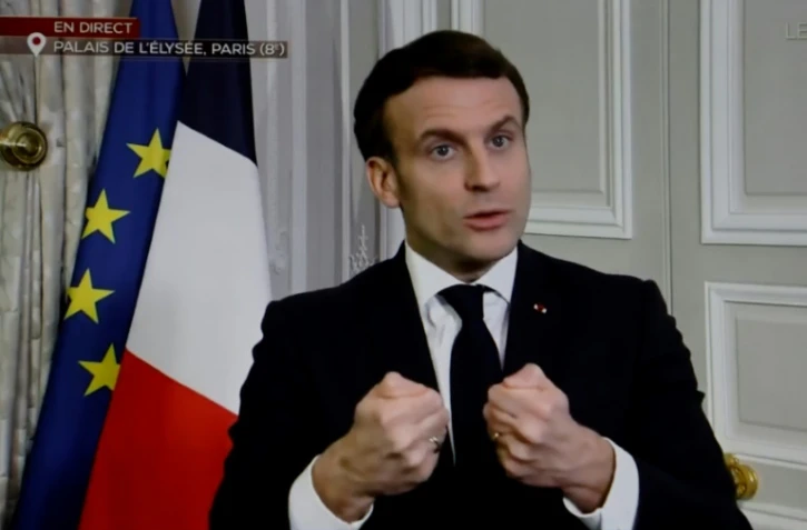 Capture d'écran du président Emmanuel Macron lors d'une intervention à la télévision sur la stratégie de vaccination, le 2 février 2021 depuis le palais de l'Elysée