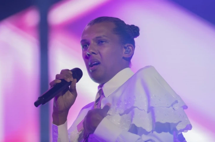 Le chanteur belge Stromae sur la scène du festival des Vielles Charrues à Carhaix-Plouguer, en Finistère, le 14 juillet 2022 
