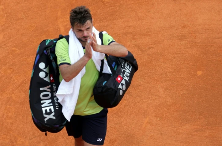 Stan Wawrinka quitte le court après sa défaite devant le Kazakh Alexander Bublik à Monte-Carlo, le 11 avril 2022