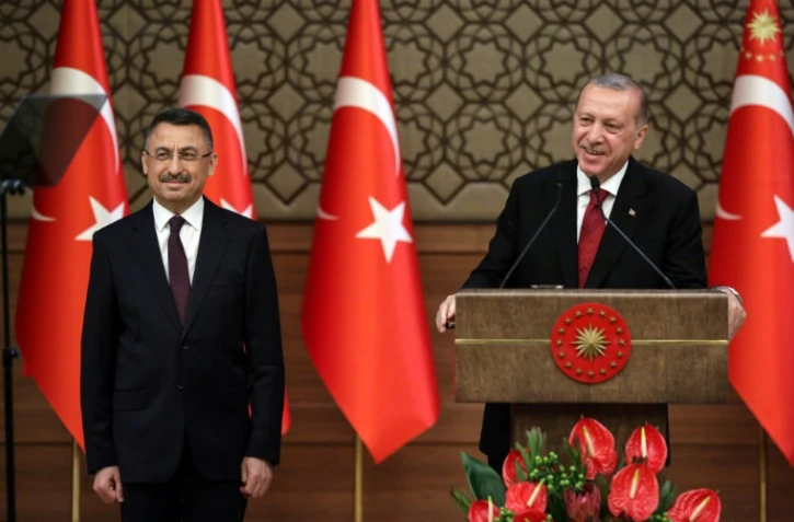 Le président turc Recep Tayyip Erdogan au côté du vice-président Fuat Oktay, à Ankara le 9 juillet 2018