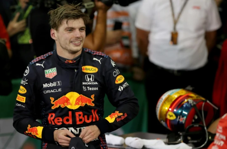 La joie du pilote néerlandais Max Verstappen, après avoir remporté le Grand Prix d'Abou Dhabi et décroché son 1er titre mondial, le 12 décembre 2021, devant le septuble champion du monde, le Britannique Lewis Hamilton