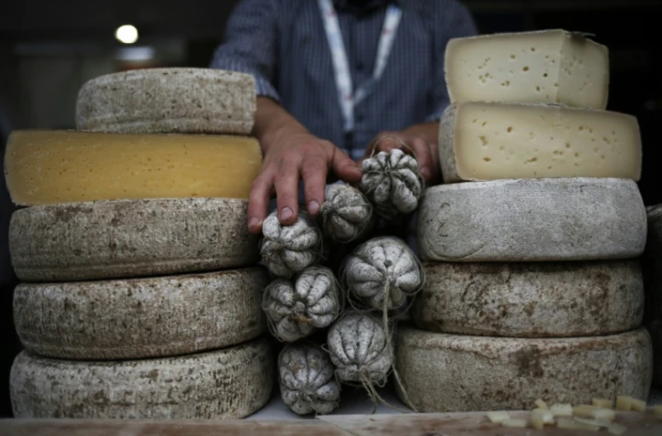Des fromages et saucissons au Terra Madre Salone del Gusto du mouvement Slow Food Ă Turin le 22 septembre 2016