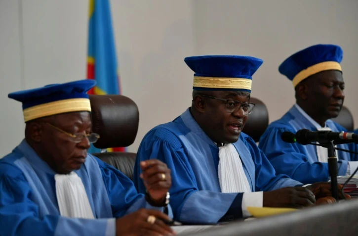 Le président de la Cour constitutionnelle de RD Congo Noel Funga (centre) qui doit statuer sur les recours présentés contre les résultats de l'élections présidentielle 