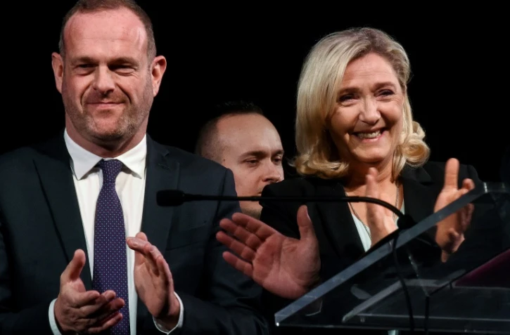 Steeve Briois (G), maire (RN) sortant de Hénin-Baumont, au côté de la présidente du parti d'extrême droite le Rassemblement national, le 26 janvier 2020
