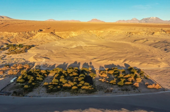Vue aérienne du domaine viticole de Chajnantor, propriété de Samuel Varas, en plein désert d'Atacama, San Pedro de Atacama, Chili, le 17 mai 2022