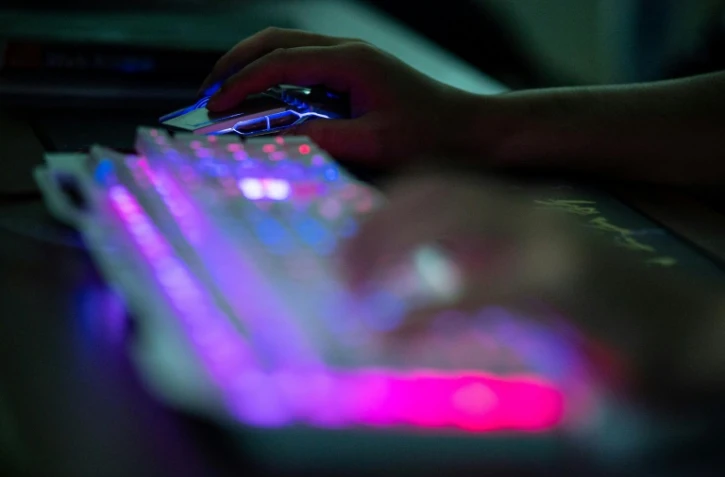 Le mystère autour de la cyberattaque en France signalée lundi par l'Agence française de la sécurité des systèmes d'information (Anssi) s'épaissit, la société visée Centreon rejetant la faute sur un développeur tiers