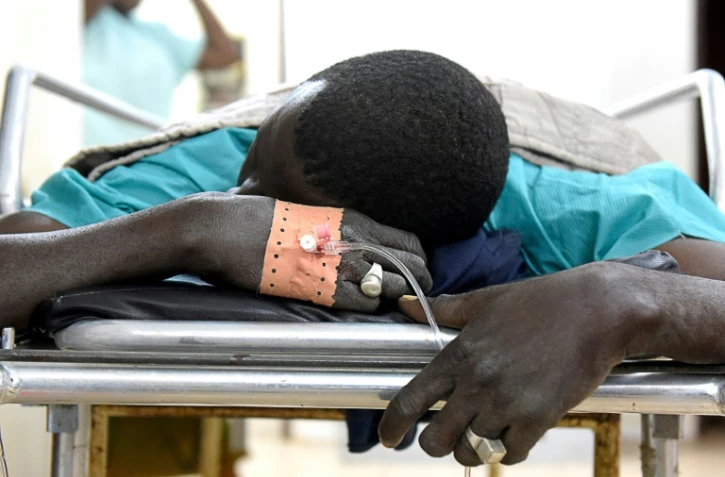 Une personne hospitalisée, le 7 janvier 2018 à Ziguinchor, après une attaque qui a fait 13 morts dans une forêt de Casamance, région du sud du Sénégal en proie à une rébellion depuis 35 ans