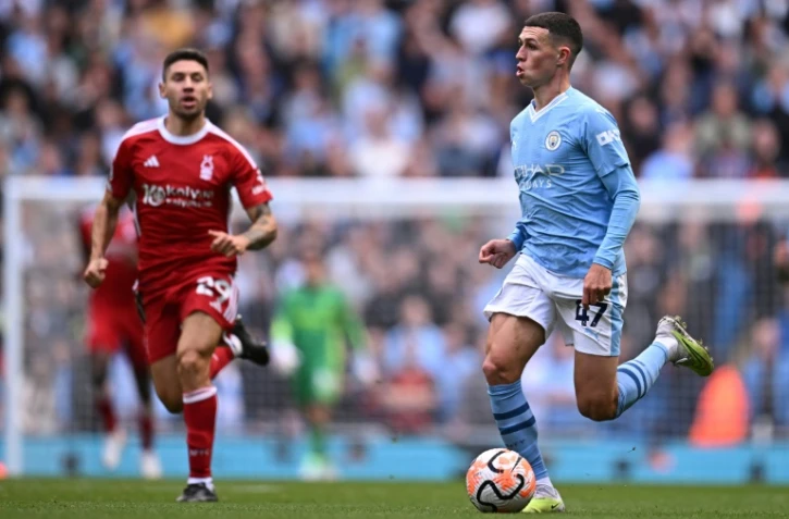 Le milieu de Manchester City Phil Foden (d) contre Nottingham Forest, le 23 septembre 2023 à Manchester