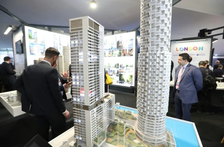 Des maquettes d'immeubles exposées au Marché international des professionnels de l'immobilier (Mipim), le 12 mars 2019 à Cannes