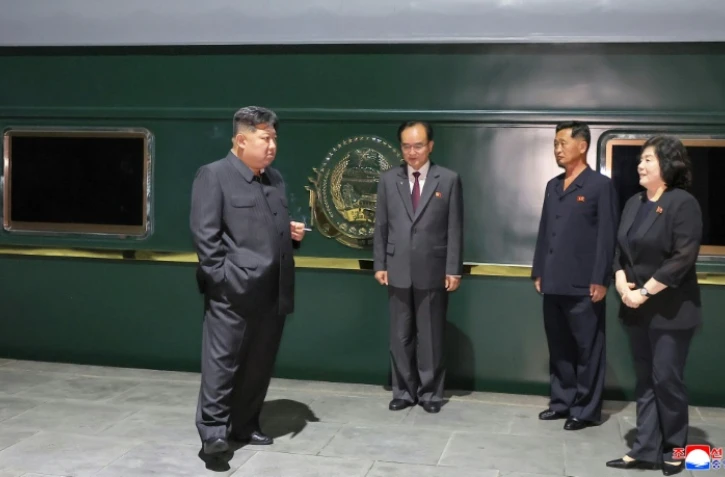 Kim Jong Un avant de partir pour Pékin, le 01 Septembre 2025 à Pyongyang, photo fournie par l'agence de presse nord-coréenne Korean Central News Agency (KCNA)