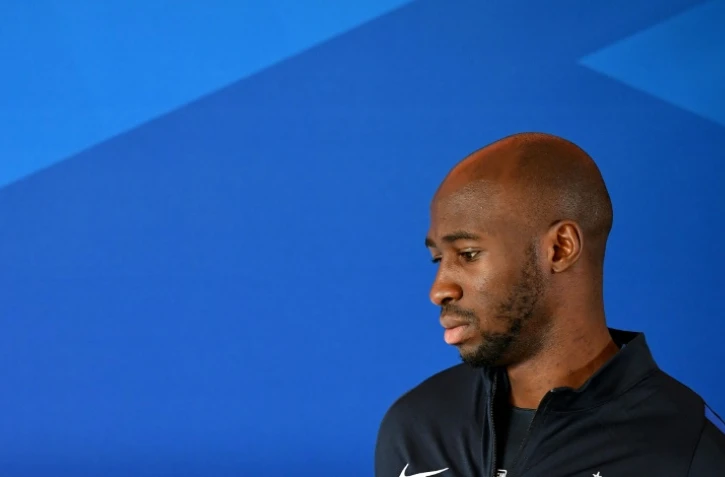 Eliaquim Mangala, le 19 mai 2016 à Biarritz au début d'une conférence de presse des Bleus