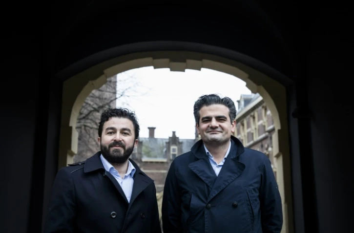 Le leader de Denk, Tunahan Kuzu(D) et l'un de ses membres fondateurs, Selcuk Ozturk (G), le 23 février 2017 à La Haye