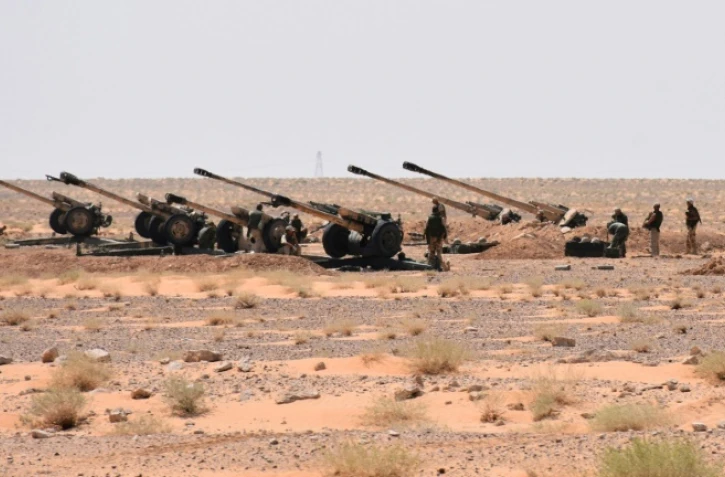 L'armée syrienne a déployé une batterie de canons à Huraybishah, dans l'est de Deir Ezzor, le 3 septembre 2017