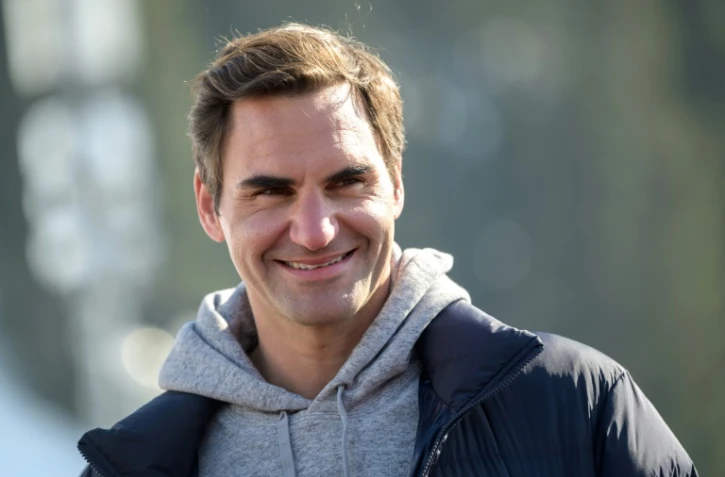 Le Suisse Roger Federer dans l'aire d'arrivée du slalom géant de Coupe du monde de Lenzerheide le 6 mars 2022
