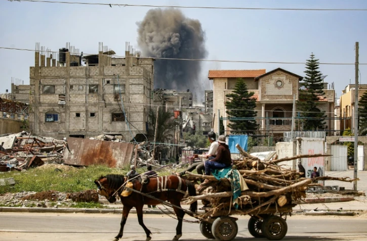 Après une frappe israélienne dans le camp de Nuseirat, dans le centre de la bande de Gaza, où la reprise des opérations israéliennes le 18 mars a mis fin à deux mois de trêve, le 25 mars 2025