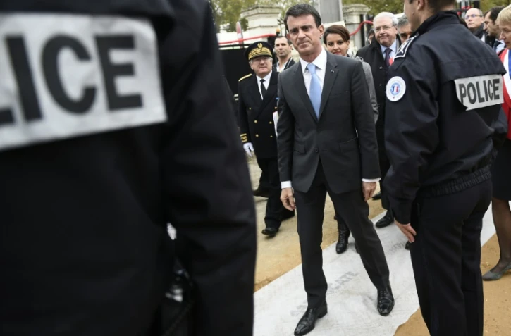 Le Premier ministre Manuel Valls aux Mureaux près de Paris, le 26 octobre 2015 