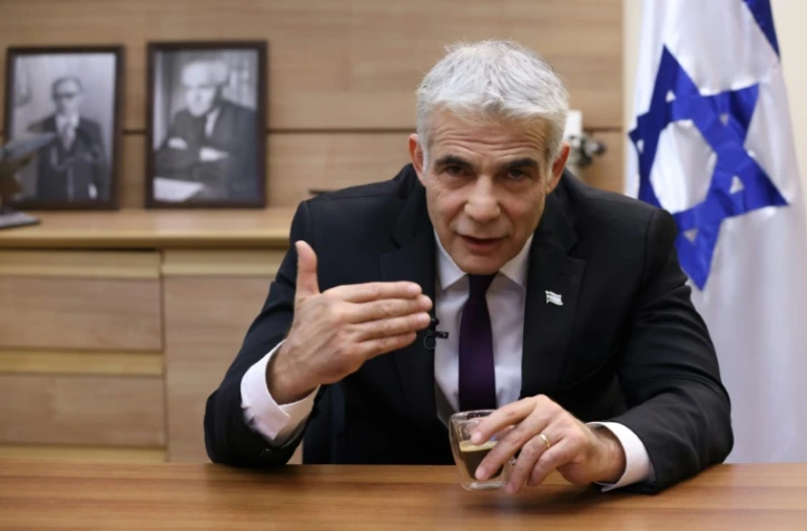 Le chef de l'opposition en Israël, Yaïr Lapid, donne une interview à l'AFP dans son bureau à la Knesset à Jérusalem, le 14 septembre 2020 