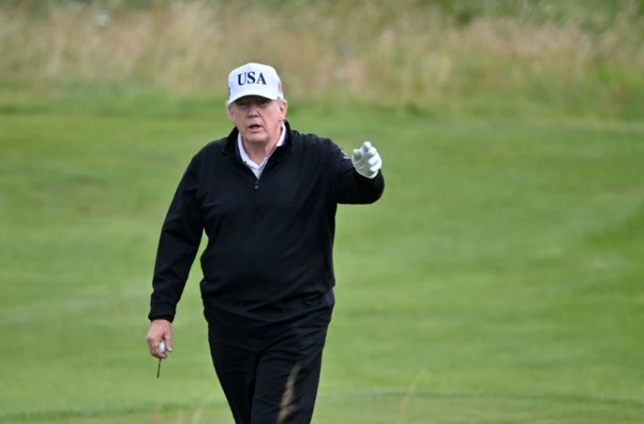 Le président américain Donald Trump joue au glof à Turnberry en Ecosse, le 26 juillet 2025