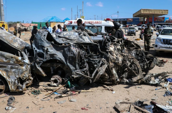 L'épave de la voiture piégée à Mogadiscio qui a fait 79 morts et 150 blessés dans la capitale somalienne, le 28 décembre 2019