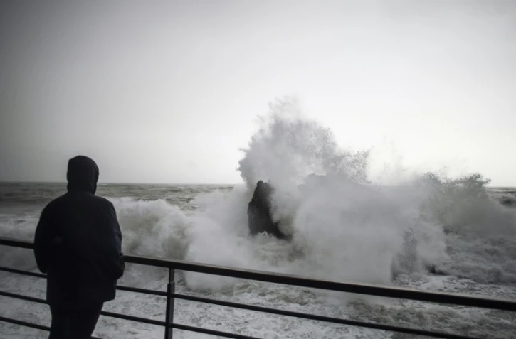 La tempête Gabriel est attendue dans quarante-et-un départements placés jusqu'à mercredi matin en vigilance orange