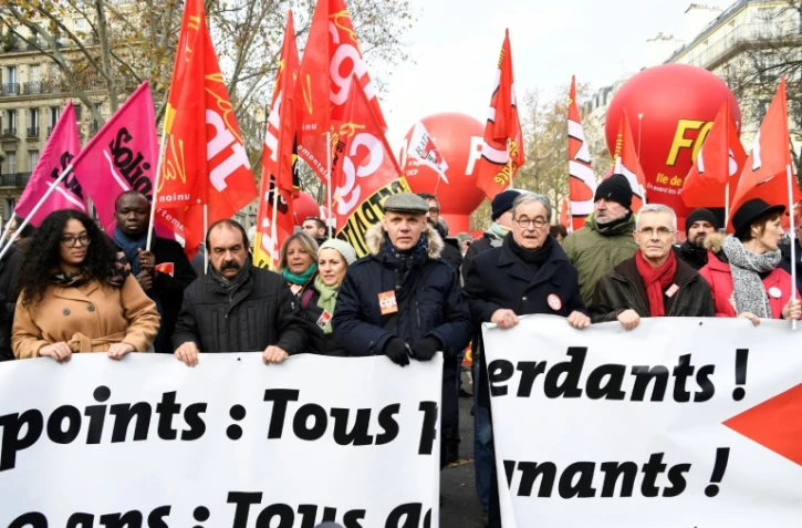 Le leader de la CGT Philippe Martinez (2e en partant de la gauche) et le secrétaire général de Force ouvrière Yves Veyrier (2e en partant de la droite), en tête ed la manifestation du 10 décembre 2019 à Paris