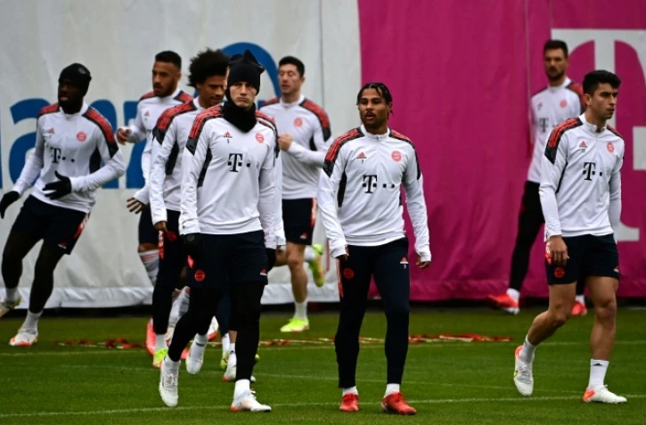 Les joueurs du Bayern Munich Benjamin Pavard, Serge Gnabry et Marc Roca à l'entraînement le 1er novembre 2021, à la veille de leur match de Ligue des champions contre le Benfica Lisbonne