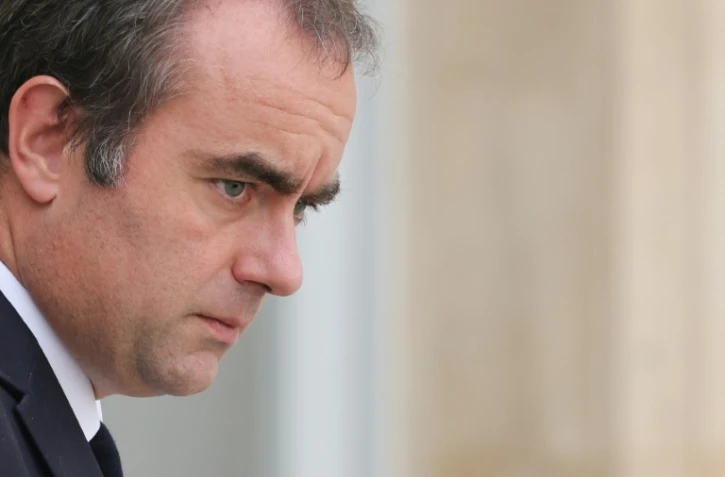 Le Premier ministre Sébastien Lecornu quitte l'Elysée après le conseil des ministres, le 10 septembre 2026 à Paris