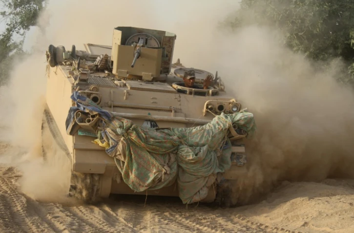 Un char des forces irakiennes le 1er juin 2016 dans la région d'Albu Huwa près de Fallouja