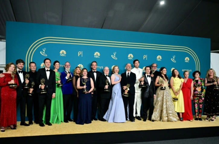 L'équipe de la série "Succession" qui a remporté l'Emmy de la meilleure série dramatique à Los Angeles, le 12 septembre 2022 
