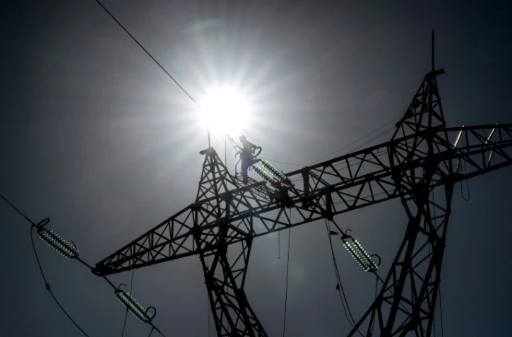 Une ligne à très haute tension à Arêches-Beaufort, en France, le 8 septembre 2022