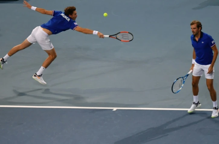 La paire Mahut (g) et Benneteau vainqueur de Lopez Granollers se qualifie pour la finale de la Coupe Davis le 15 septembre 2018