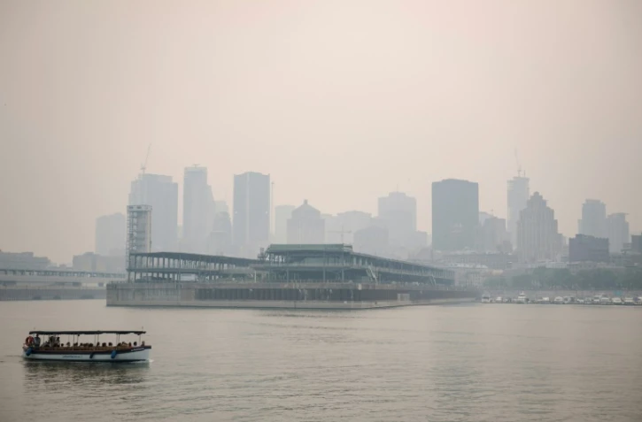 La ville de Montréal sous la fumée des feux de forêt, le 25 juin 2023