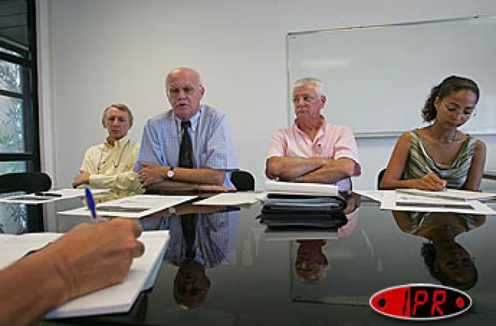 Mardi 7 septembre 2004 - 

Lors de la présentation du débat public