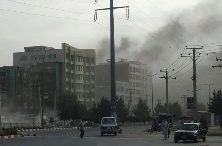 De la fumée après une explosion à Kaboul, le 28 juillet 2019 en Afghanistan