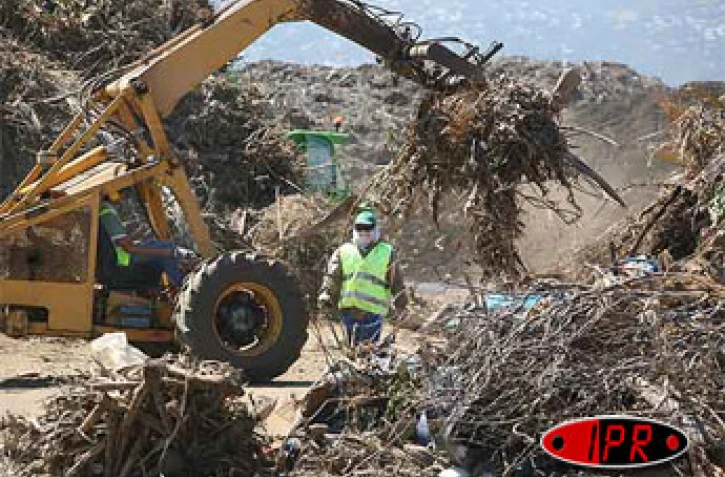 Jeudi 2 novembre 2006 -

La plateforme de compostage des déchets verts au Port