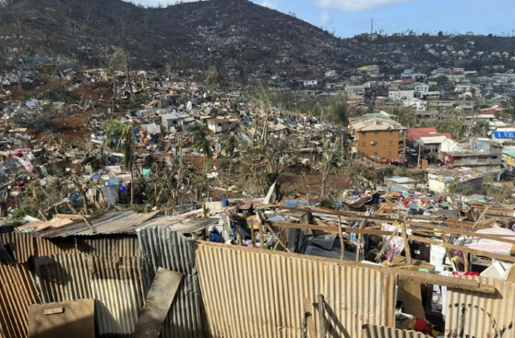 A Mamoudzou, des bâtiments ravagés après le passage en décembre à Mayotte du cyclone Chido, le 8 janvier 2025
