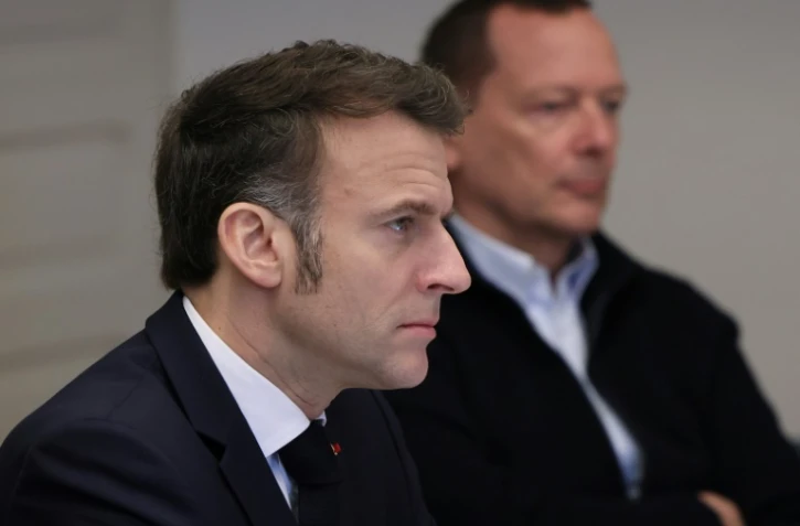 Le président Emmanuel Macron participe au palais de l'Elysée, à Paris, à une réunion en visioconférence de pays alliés de l'Ukraine, le 15 mars 2025