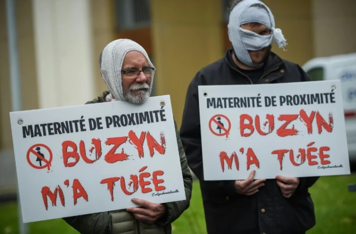 Manifestation contre "les assassins des l'hôpitaux et ma ternités publics", au Blanc (Centre), le 14 novembre 2019