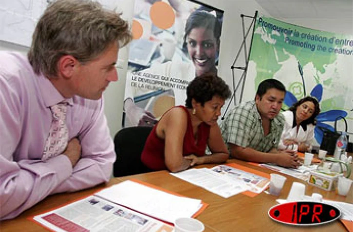 Jeudi 3 novembre 2005 -
Les producteurs réunionnais ont présenté leurs produits au MIFFEL, le salon professionnel de la filière fruits et légumes