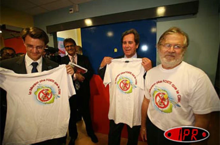 Samedi 18 mars 2006 - 
Jean-Louis Debré, président de l'Assemblée nationale et François Baroin, ministre de l'Outremer, en visite à La Réunion