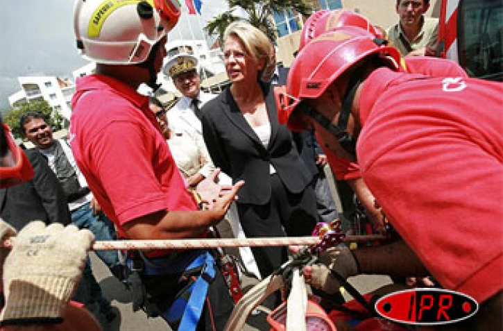 Vendredi 31 août 2007 -

Michèle Alliot-Marie, ministre de l'Intérieur, de l'Outremer et des collectivités territoriales, en visite à La Réunion