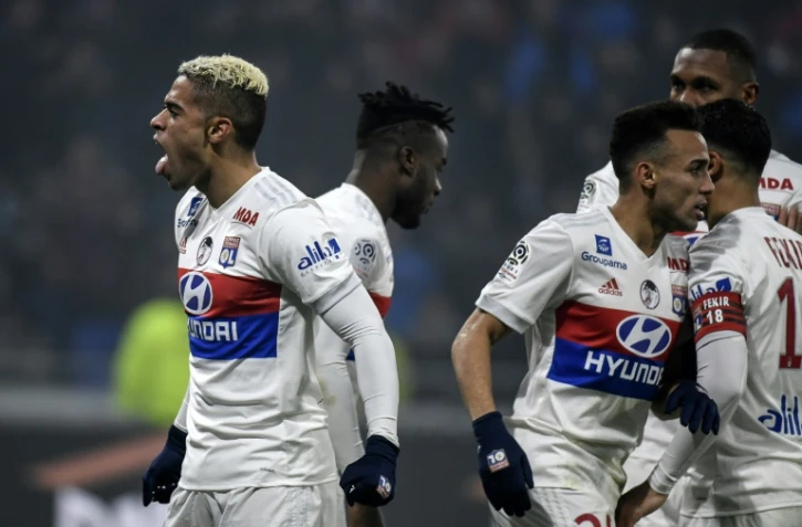 L'attaquant Mariano (g) auteur du second but pour Lyon face à Marseille, le 17 décembre 2017 à Décines-Charpieu